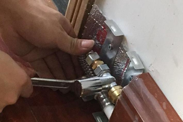 踢脚暖集中供暖,踢脚暖采暖的危害