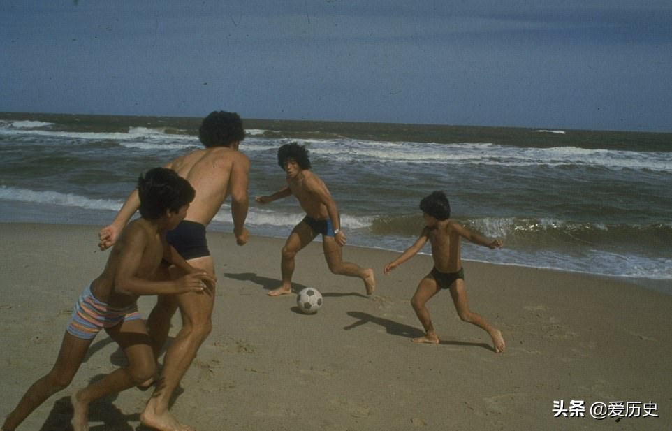 马拉多纳在看台上咆哮,马拉多纳最后一次回球场