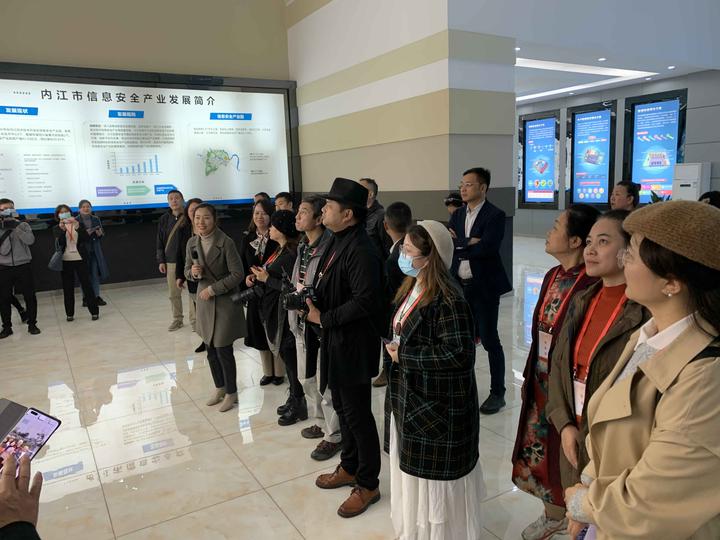 站在高新技术前沿的效率源科技