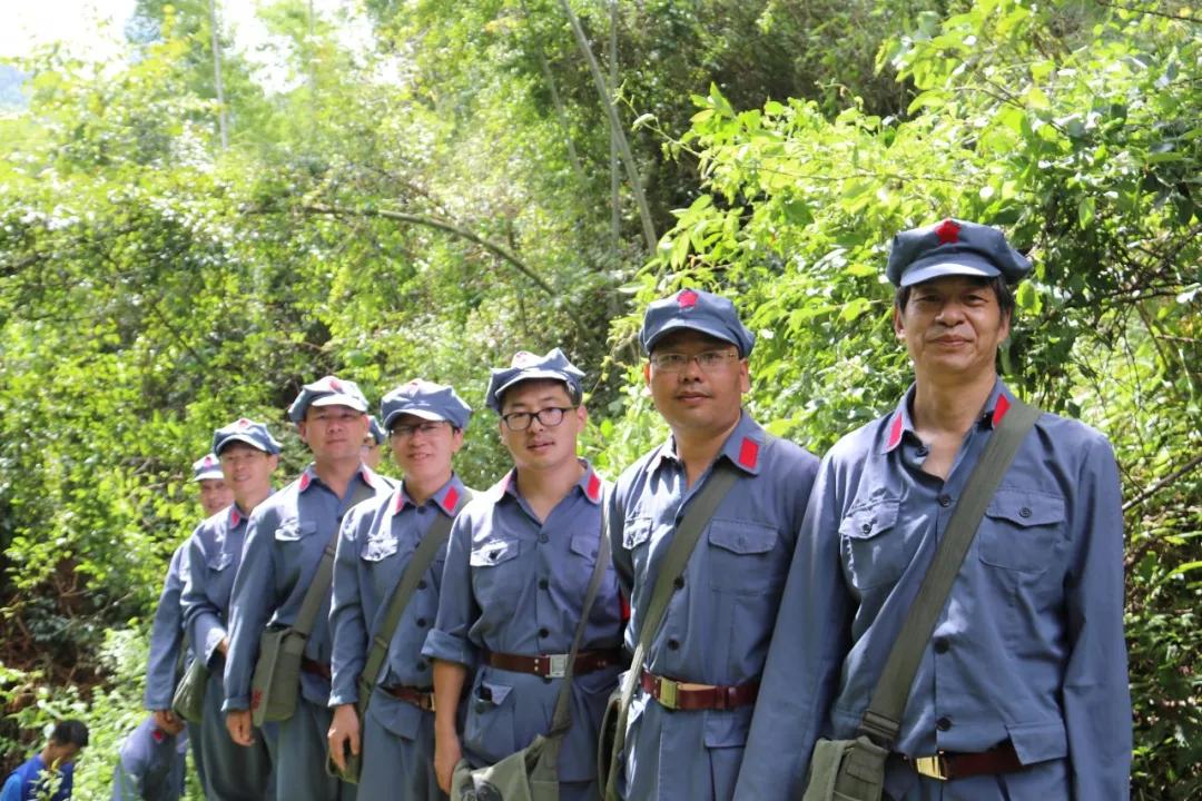 上井冈传承火种守初心，下豫章接续奋斗图新志——学校井冈山拓展培训活动纪实