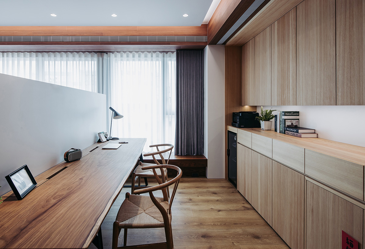 在日式原木家里，冲煮一杯咖啡，和猫一起度过漫漫时光