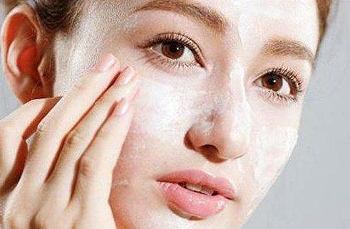 洗过脸皮肤干燥起皮怎么办,洗完脸皮肤干燥紧绷起皮怎么办