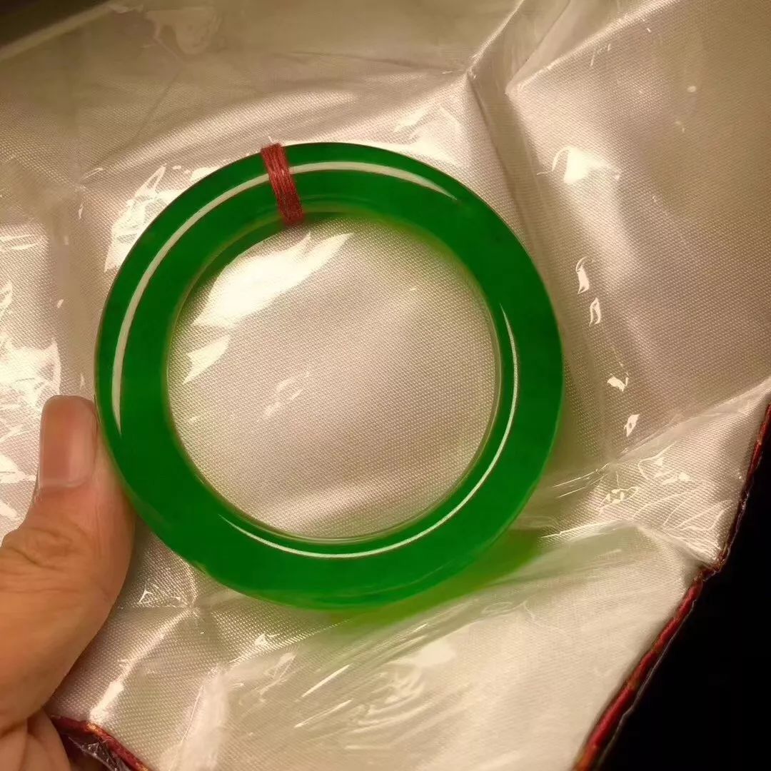 大妈买镯子鉴定,大妈拿玉手镯鉴定视频