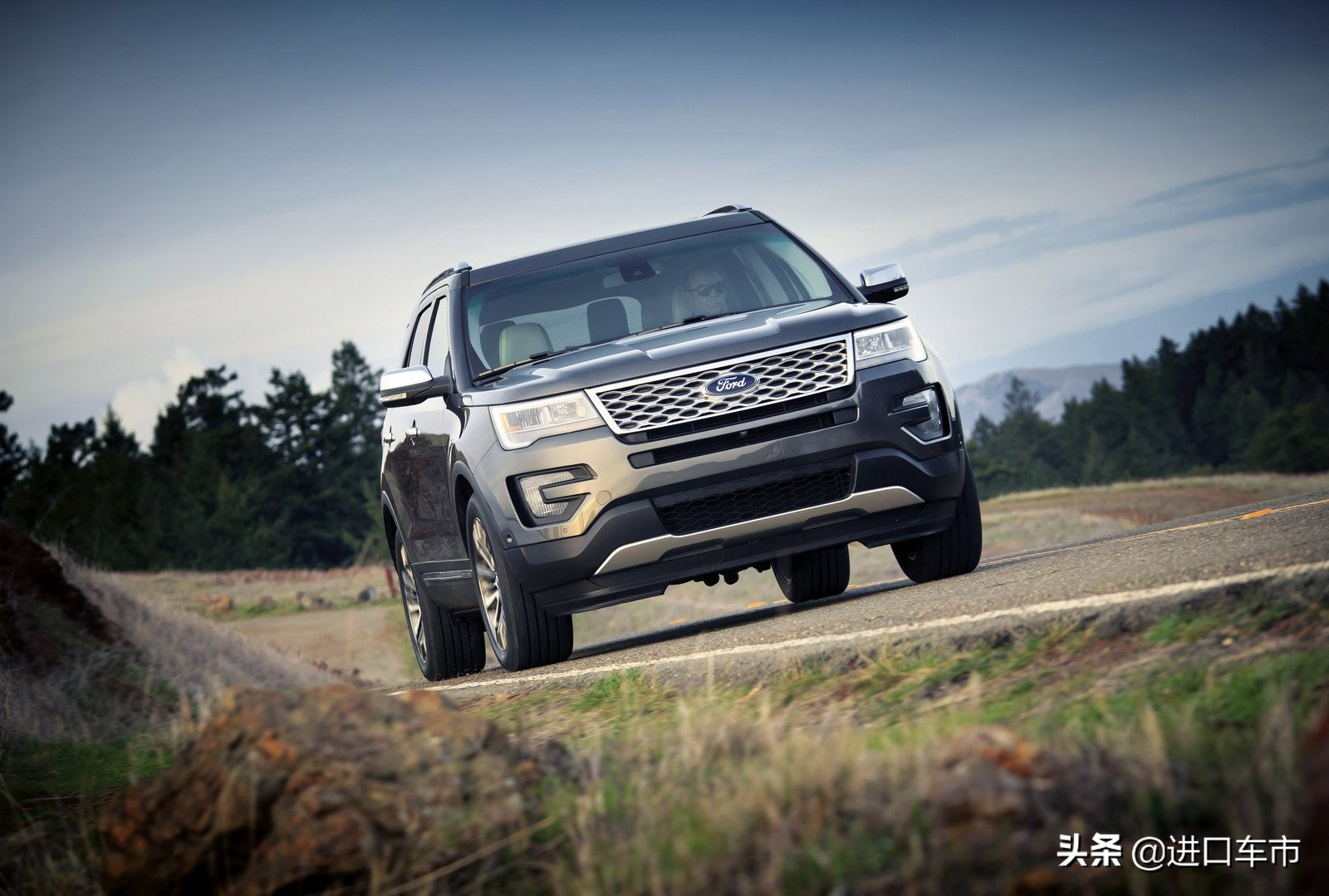 福特探险者2.3t对比汉兰达哪个好,福特探险者对比途昂2.5