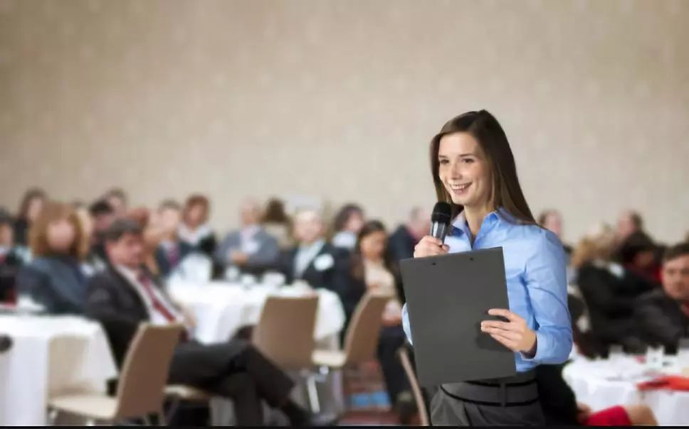 群面面试官:“你认为谁表现最差?”,送命题该怎么回答?