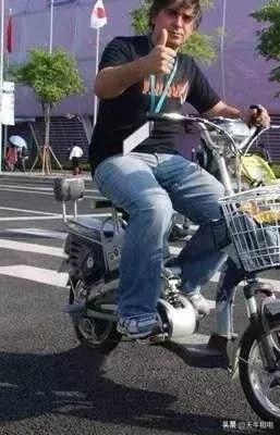 戴头盔骑摩托车规定,什么法律要求骑摩托车必须戴头盔