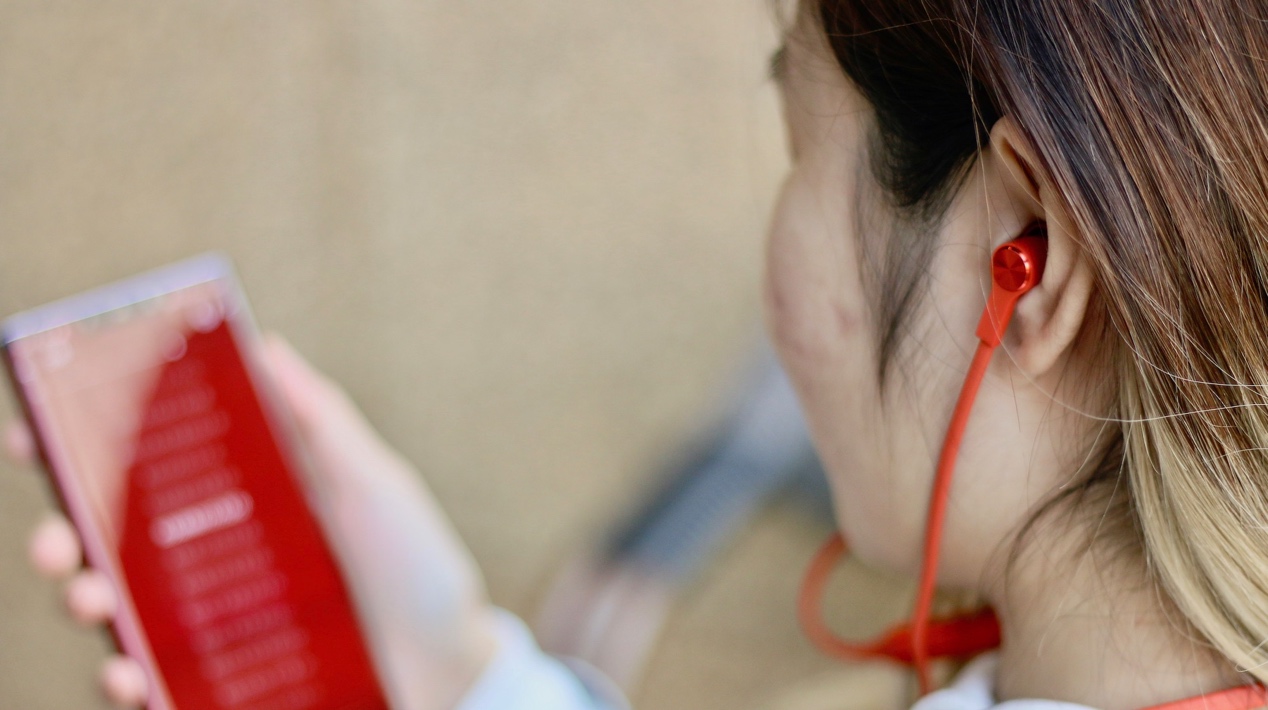 华为freelace耳机优势,华为freelace颈挂式耳机正确使用