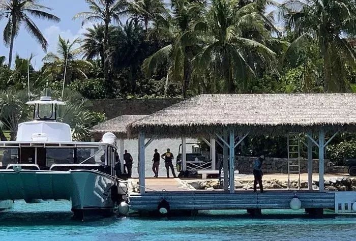 诱骗少女,权色交易,美国富豪20年铸造“处女岛”,打通政界人脉