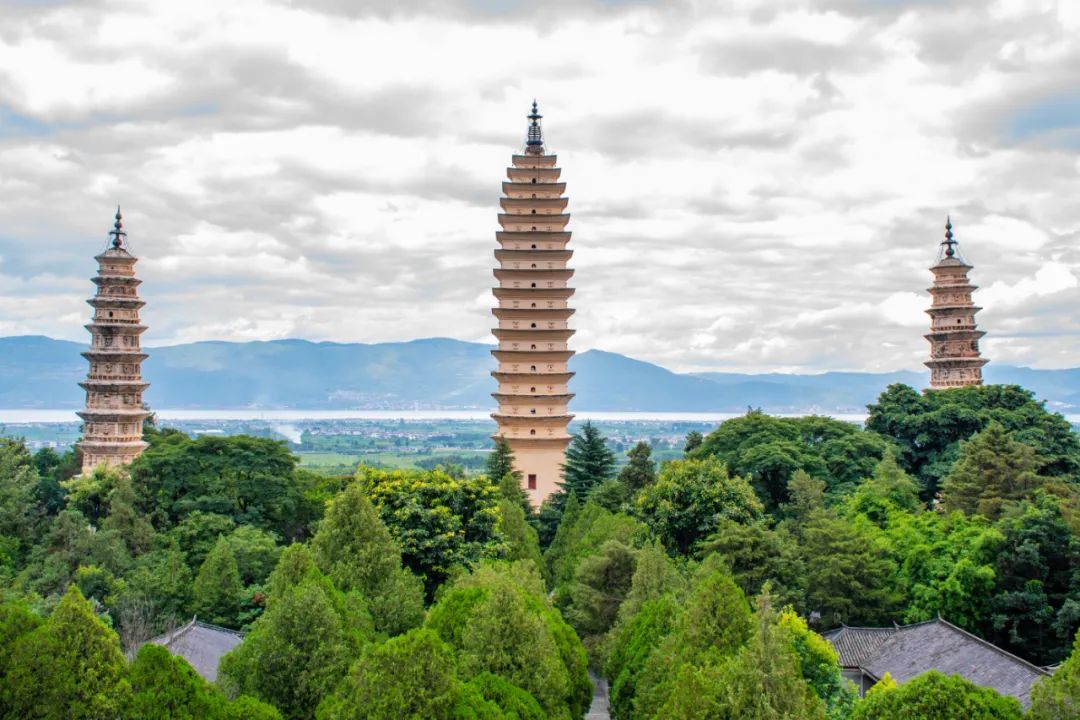 特殊时期的大理三塔,大理崇圣寺三塔南诏风情岛