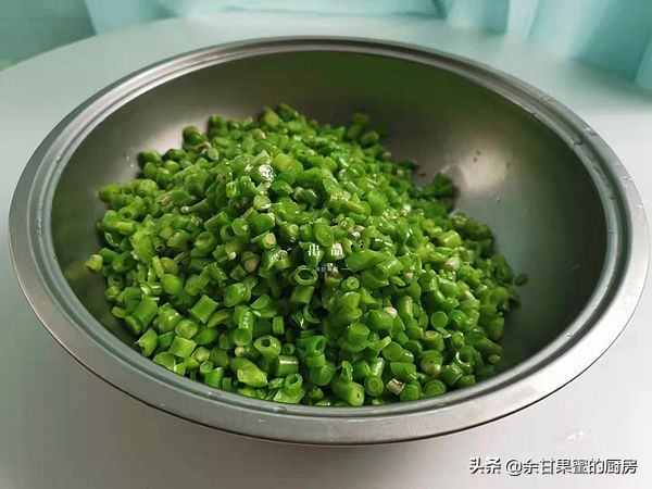 豆角饺子馅炒一下放什么调料好吃,豆角胡萝卜鸡蛋饺子馅怎么做好吃