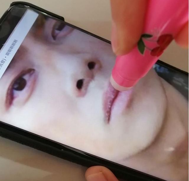 李易峰嘴唇上薄下厚,李易峰唇膏