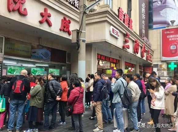 一条地毯炒到万元？沪上这些网红值得排队么