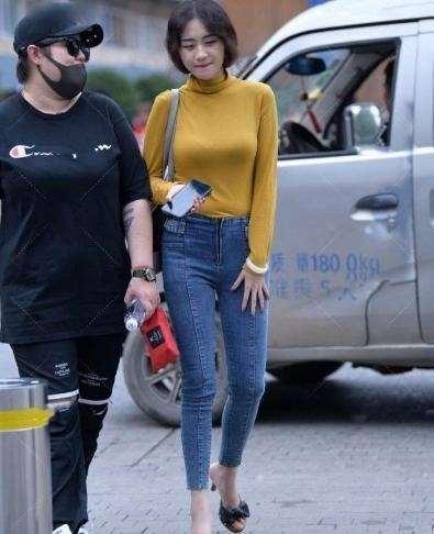 时髦个性的瑜伽裤显得优雅大气,夏季长款瑜伽裤的搭配