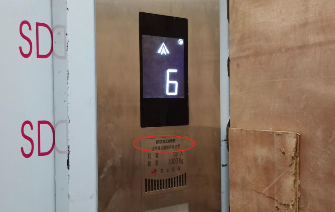 雷翻天！重庆首个带空中泳池的超级豪宅交房，现场惨不忍睹