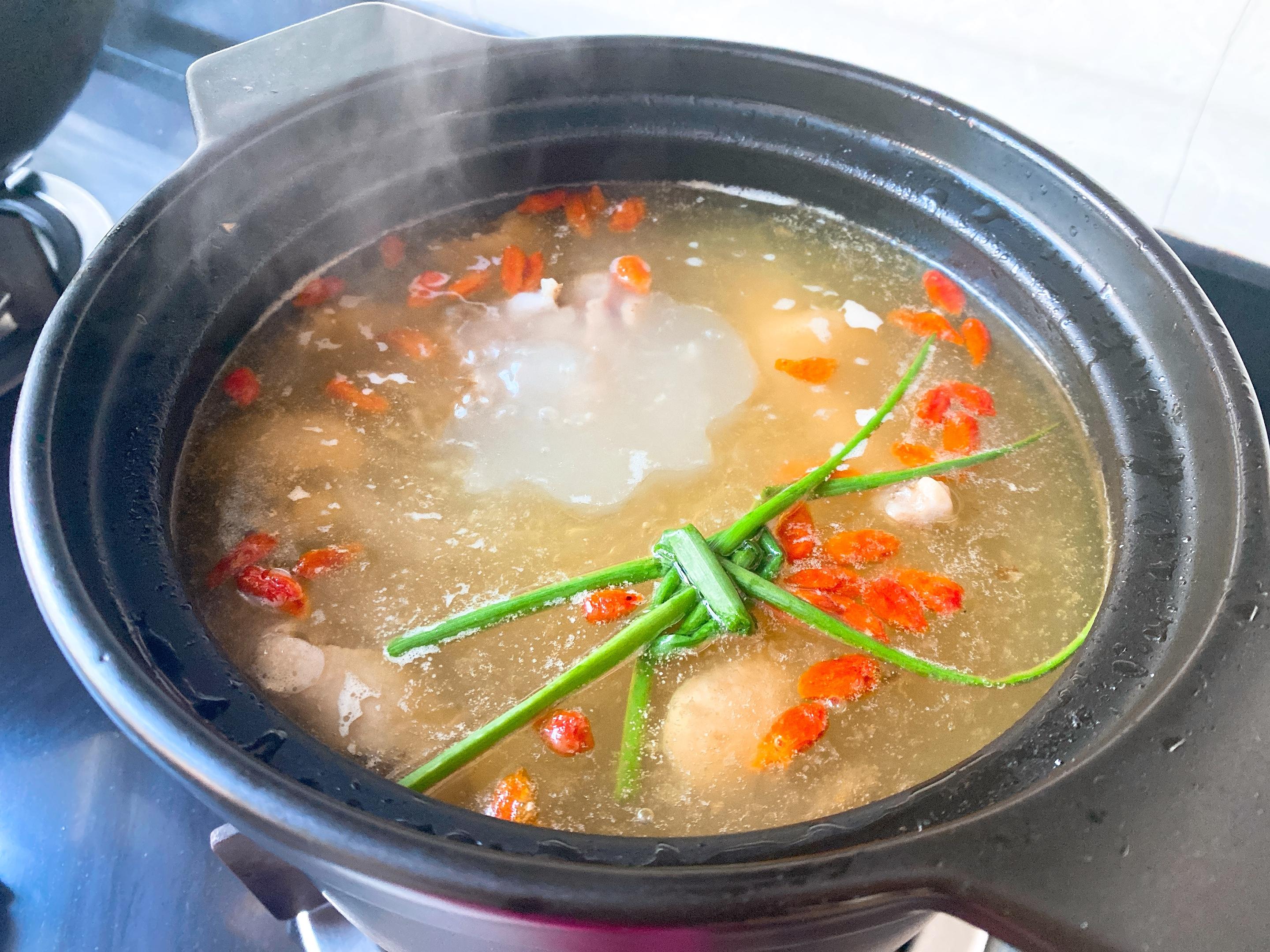 鸭汤焯水后要不要炒一下,高丽参鸭汤鸭子要焯水吗