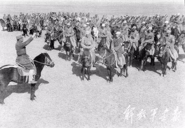 缅怀贺龙元帅，难忘菜刀、烟斗与胡子