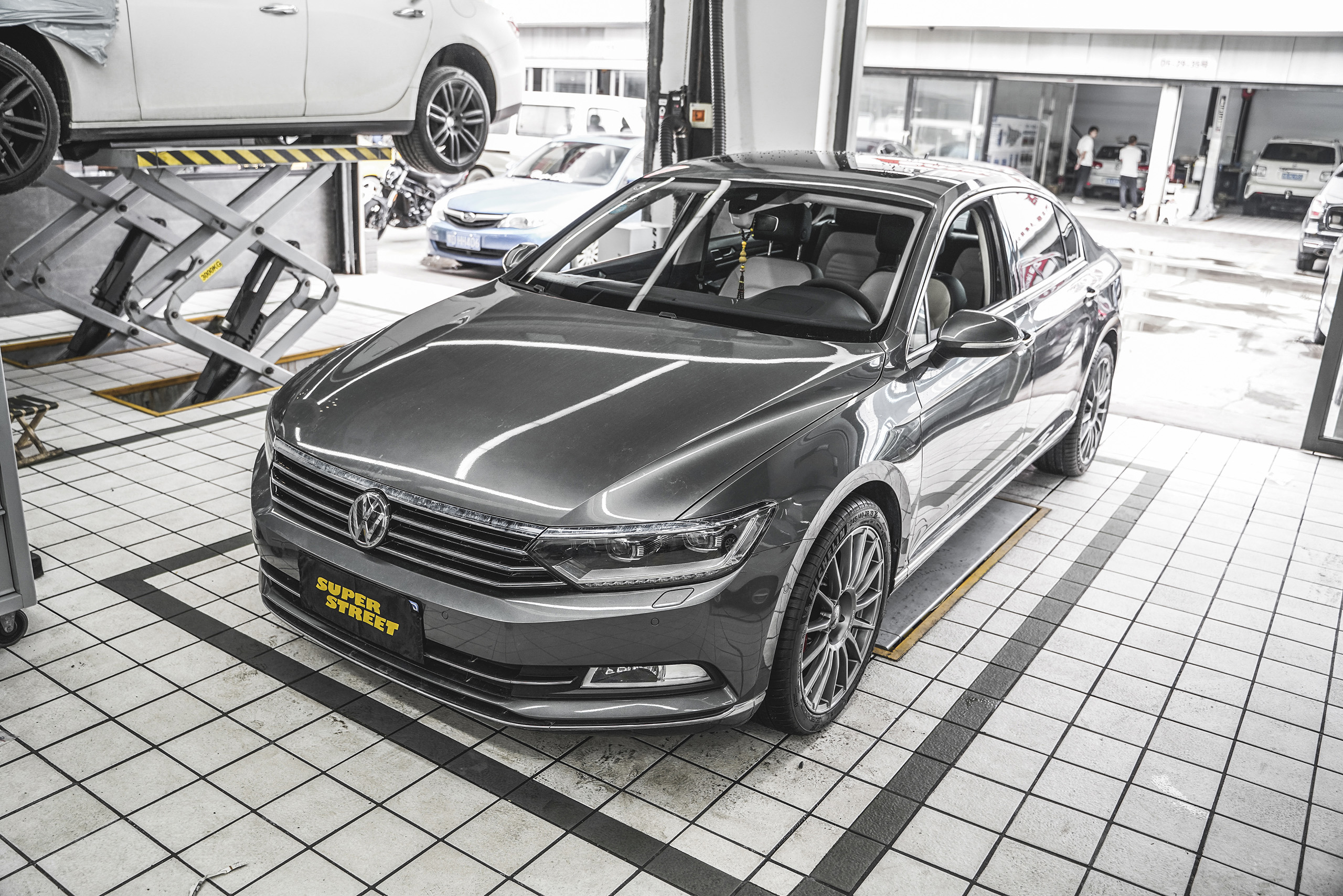 大众迈腾改后轮通风盘刹车系统,大众迈腾改轮毂刹车