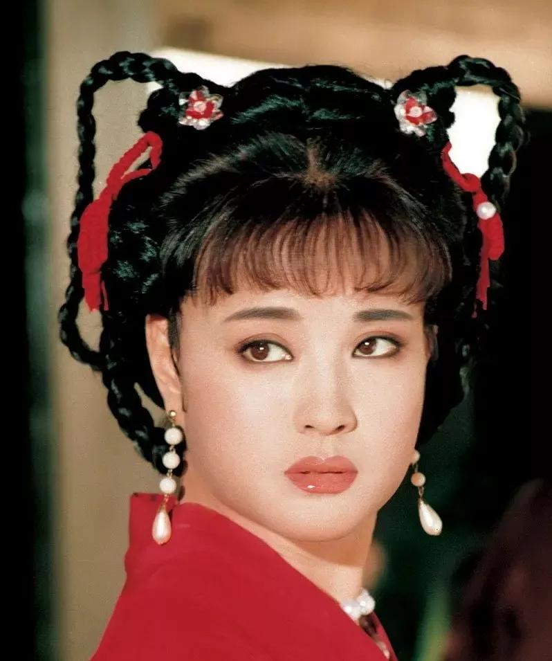 李佳琦没骗人！4万件粉底1晚卖断货，好用到连说8个omg