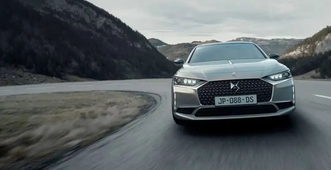 法系豪华ds9,法系高端ds9前驱的吗