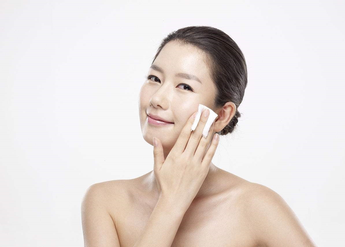 「丽皙白美肤」把闭口粉刺处理好，拒绝痘痘反复出现！