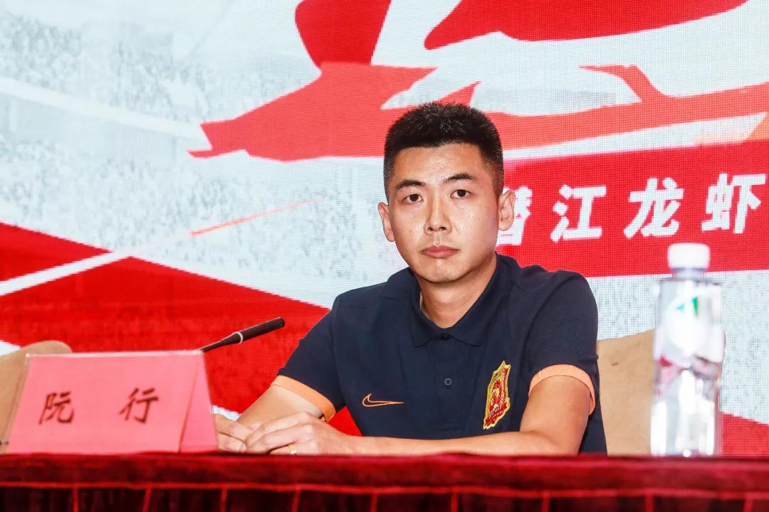 “龙腾凤起品味绿茵”潜江龙虾武汉卓尔橙白对抗赛将于7月2日举办