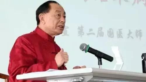 68岁老中医教授皮肤细腻从未长斑,85岁的老中医满头黑发