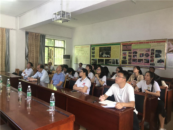 郴州教育基金会学生捐款,送爱心送温暖公益活动幼儿园