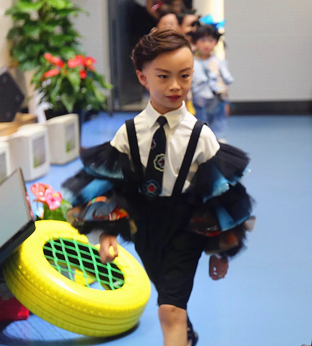 垃圾分类齐参与文明城市我先行,垃圾分类齐参与人人动手美家园