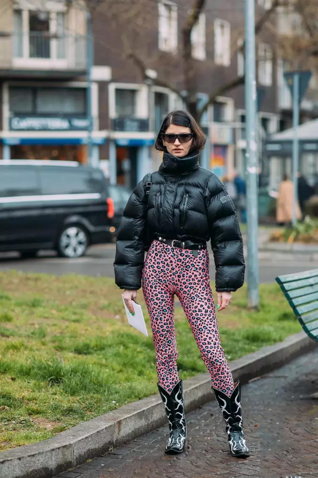 冬天羽绒服内搭怎么穿保暖又时尚,衣柜放久的羽绒服和外套