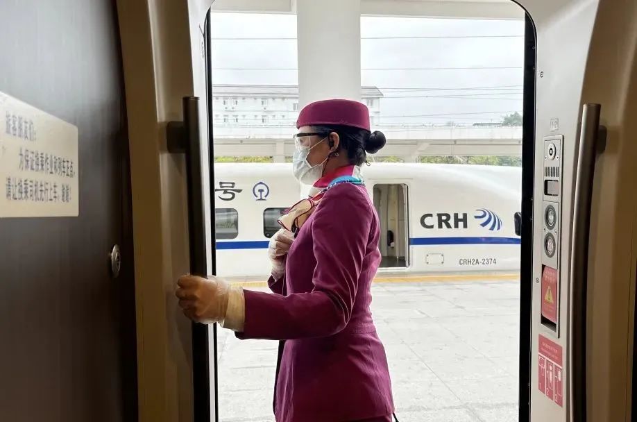 列车长一般在列车哪里,列车长属于什么段