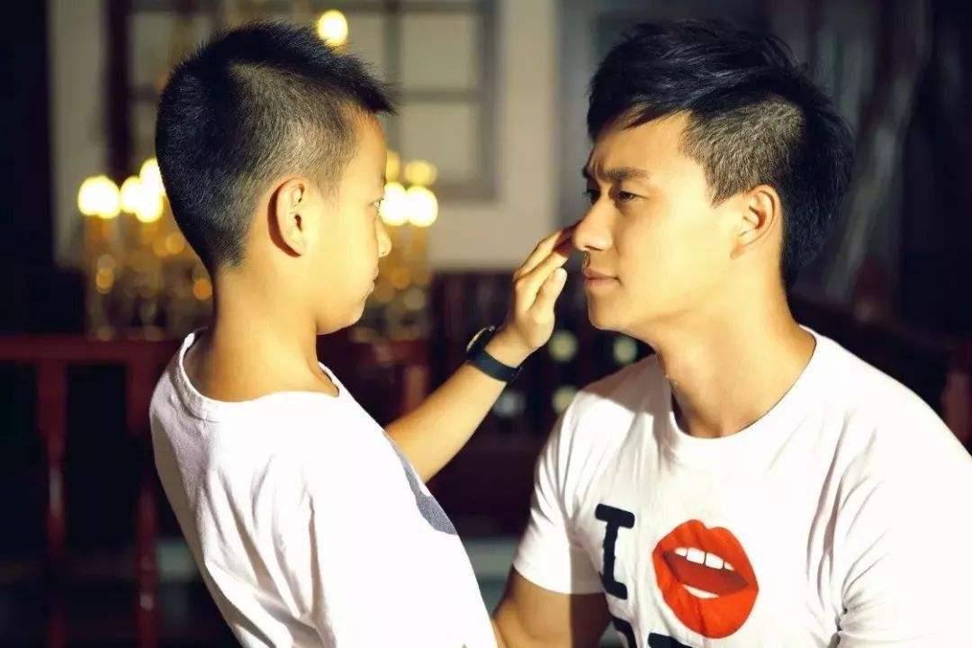 如何帮助孩子引导解除负面情绪,教会孩子情绪管理排解消极情绪