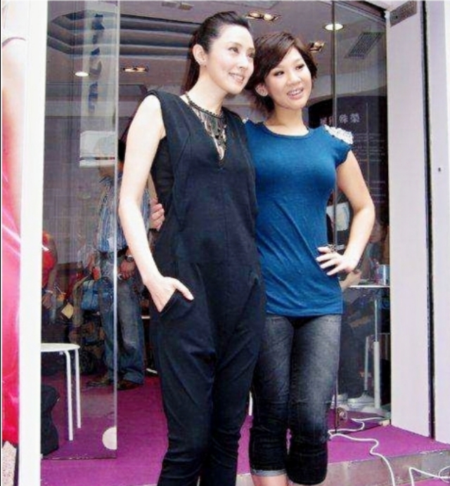 郑欣宜减肥成功穿衣风格大变,郑欣宜减肥10个月又胖了吗