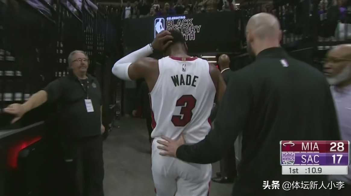 韦德摔倒后继续过人,退役后的韦德打野球