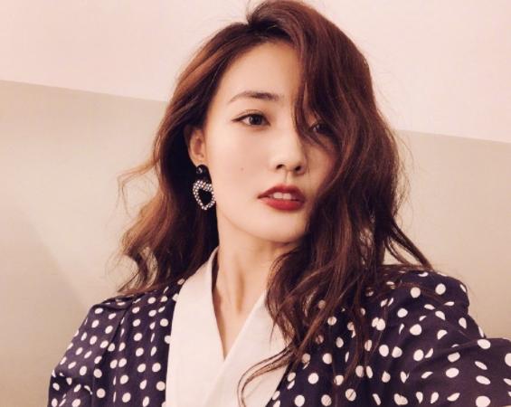 适合圆脸女生有刘海的发型,适合圆脸女生的发型刘海教程