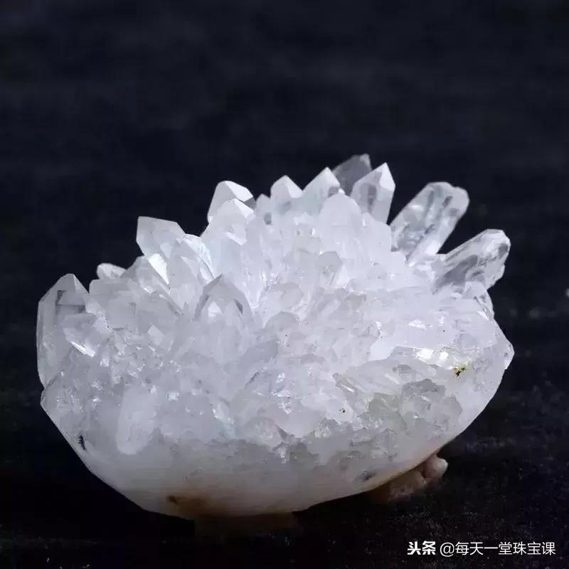 水晶和翡翠一起影响效果吗,水晶和玉石有辐射吗