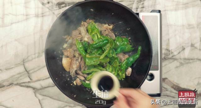 猪大骨和猪肚炖汤,猪大骨家常简单的炖汤过程