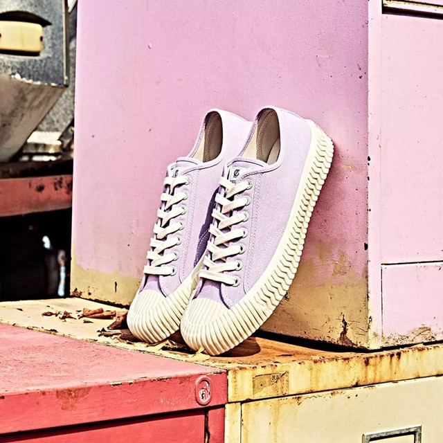 帆布鞋真的百搭吗,帆布鞋百搭又好看可是容易脏