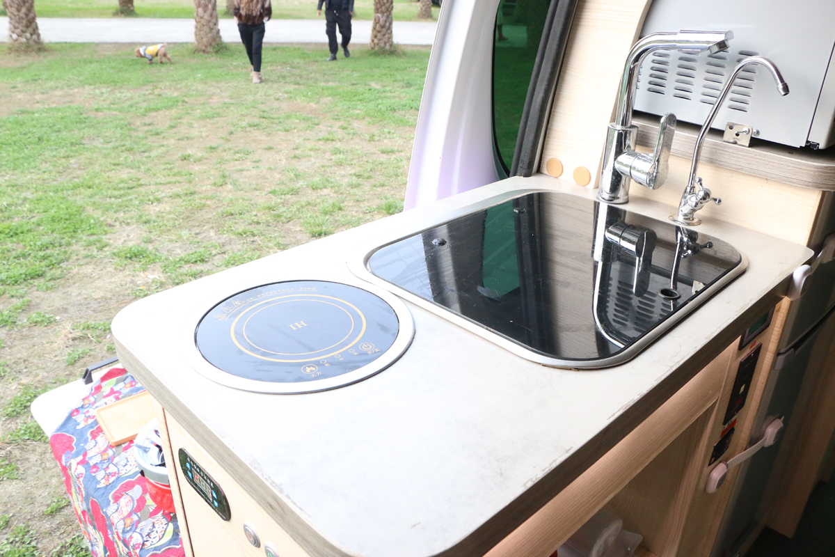 福田G9对卡座升顶房车,福田g9房车五菱房车对比