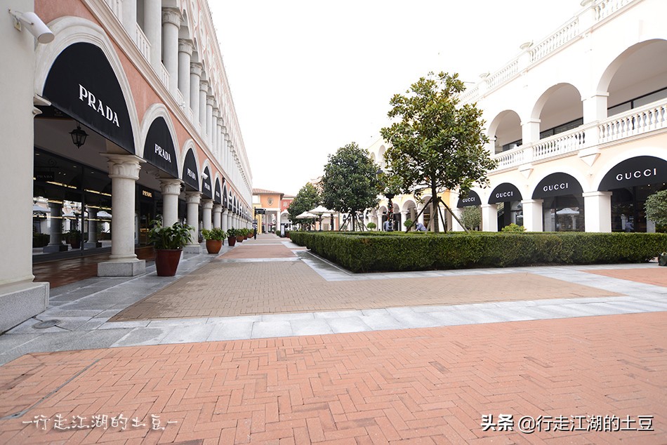 上海佛罗伦萨小镇,奥特莱斯世界名品购物中心,中国奢侈品领导者