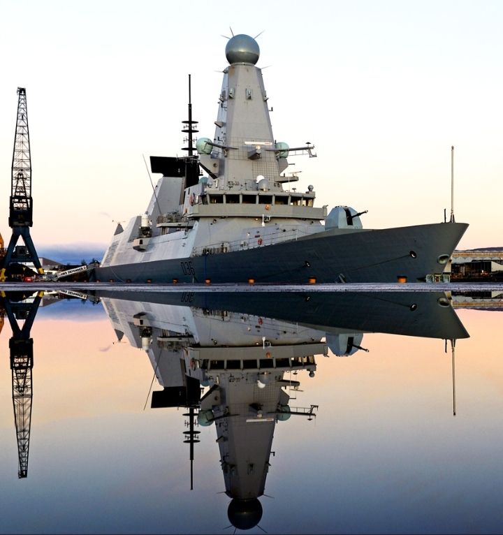 斗而不破的“小冷战”：“保卫者”号PK苏24M