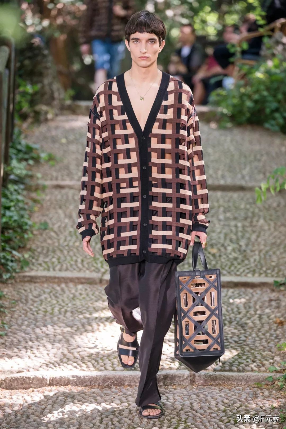fendi2022春夏男装系列包款,fendi2020秋冬男装秀设计理念