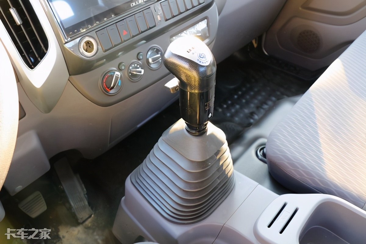 轻卡难开么,2015奥铃cts康明斯3.8厢式轻卡