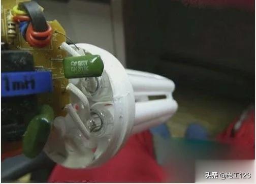 坏了的节能灯还能修吗,节能灯坏了扔掉