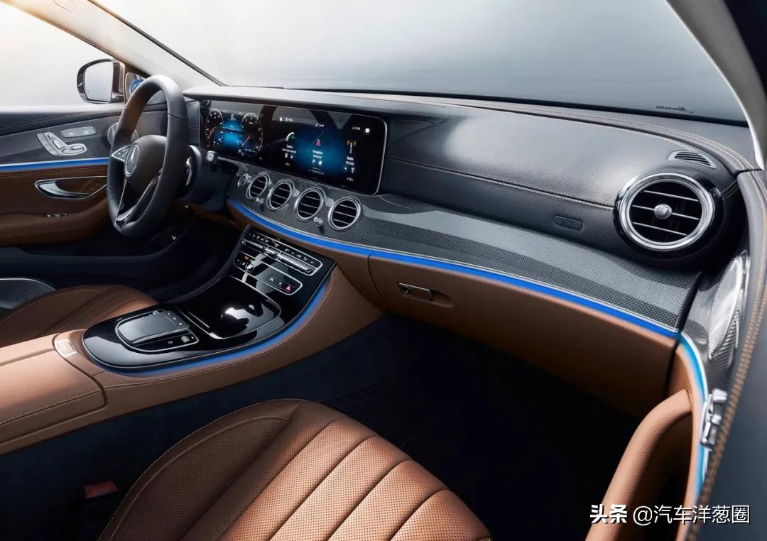 宝马换新车标了！蓝天白云帅炸，以后黑白标只代表低端宝马车主？