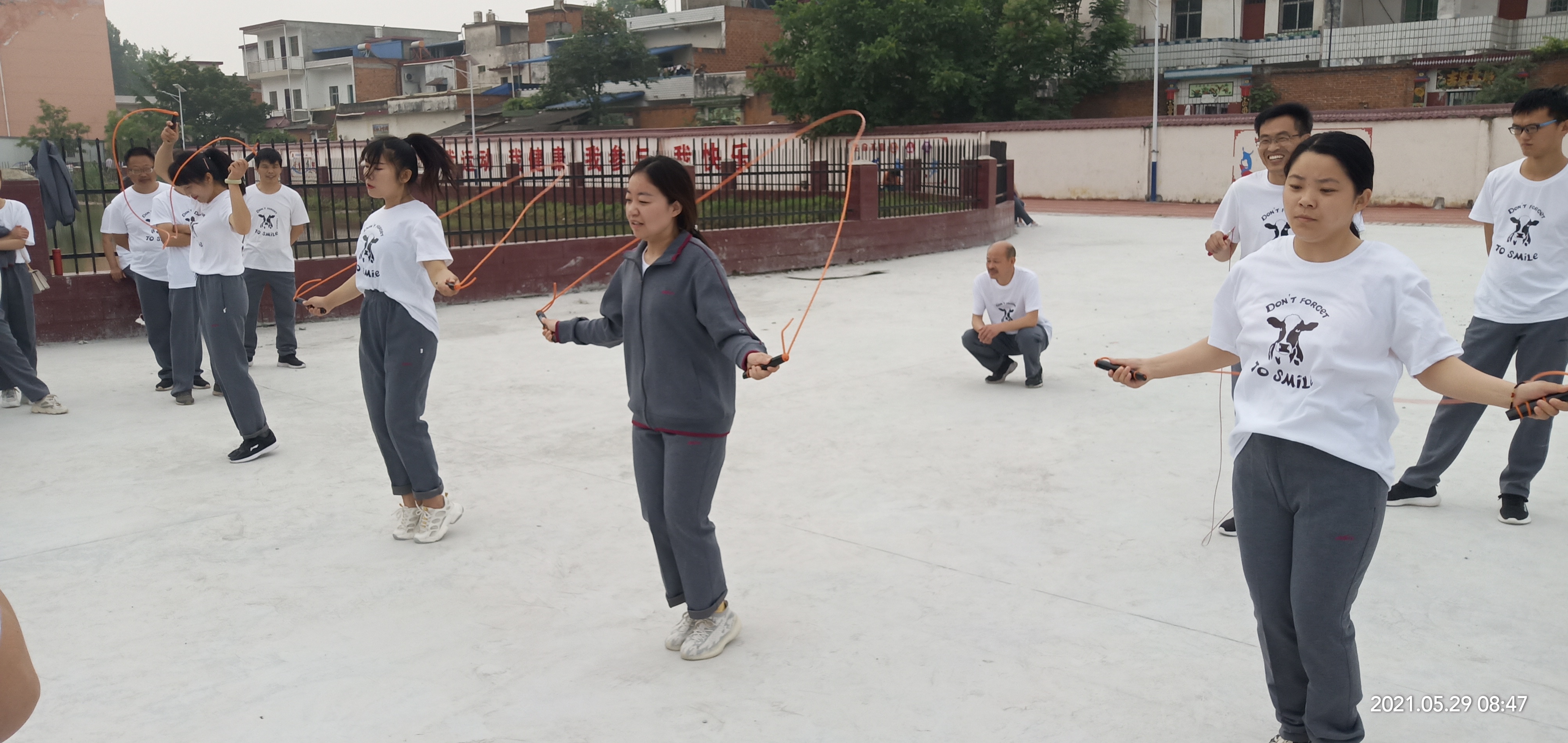 乡镇举行职工运动会,干部职工运动会激情开赛