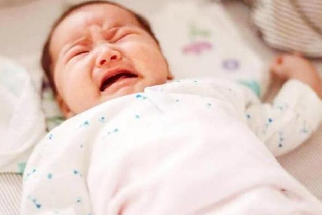 满月宝宝一到晚上就哭得撕心裂肺,为啥满月宝宝哭得那么凶