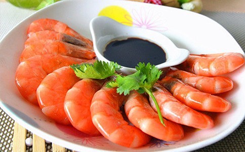 为什么有的14岁都长一米八,小孩14岁才一米五吃什么长个呢