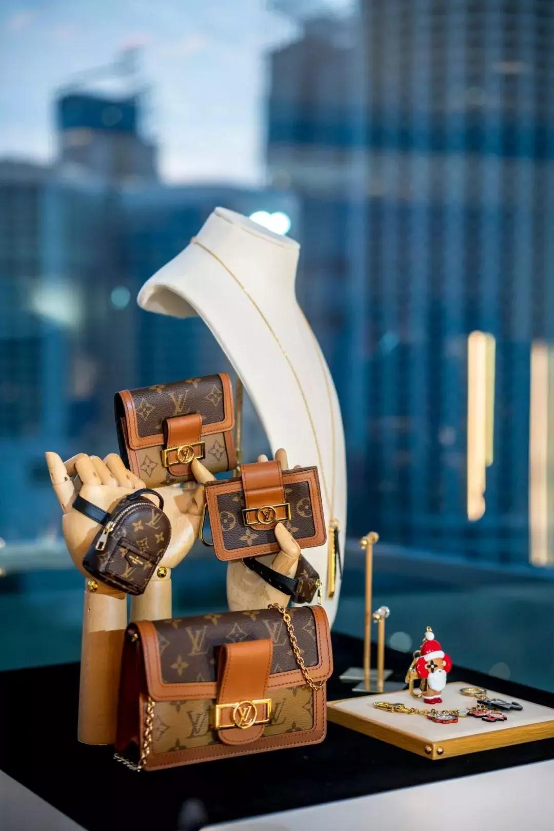 lv出了什么新款吗,lv蝙蝠侠衣服