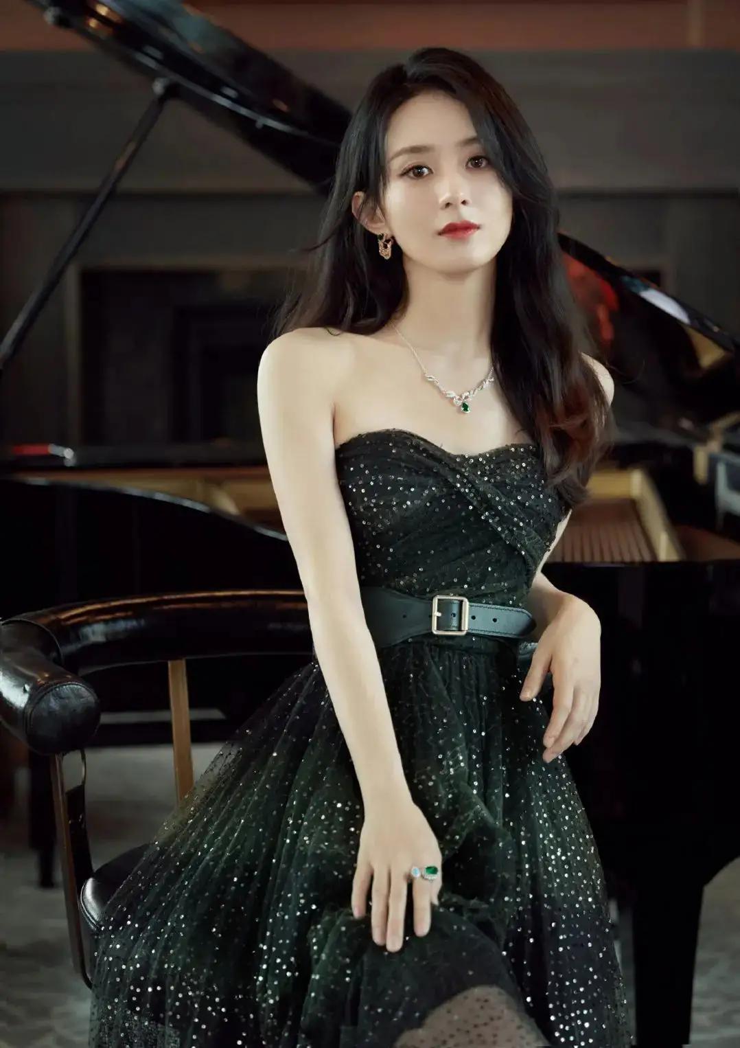 陈妍希圆脸造型,陈妍希白色抹胸裙造型图片