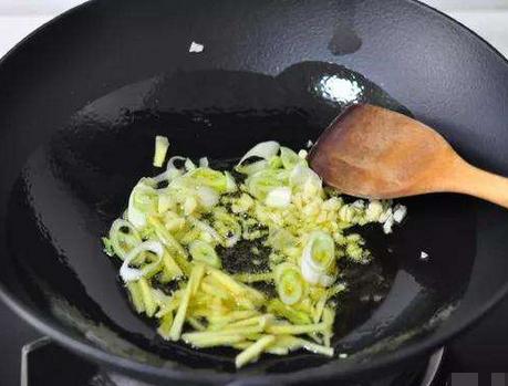 黄焖鸡正宗做法,配方详细分享你,吃一次就爱上,学会你也能开店